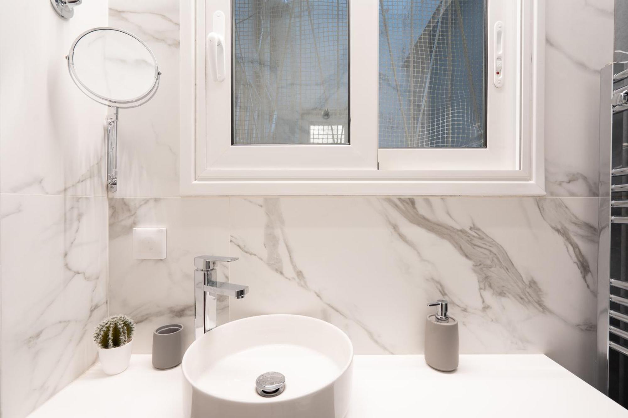 Exclusive And Deluxe Apartment In Athens City Экстерьер фото
